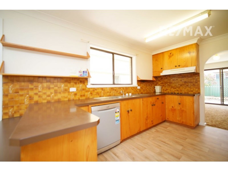 76 Balmoral Crescent, Lake Albert NSW 2650