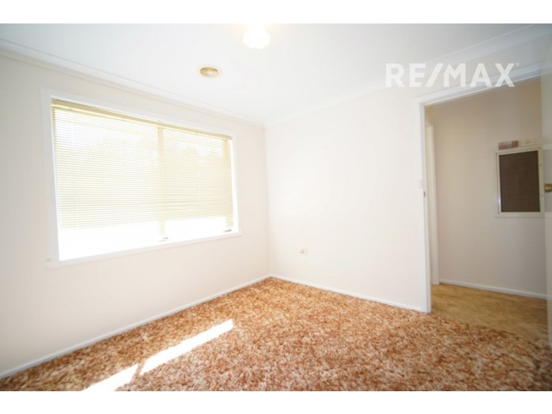 76 Balmoral Crescent, Lake Albert NSW 2650