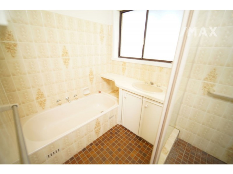 76 Balmoral Crescent, Lake Albert NSW 2650