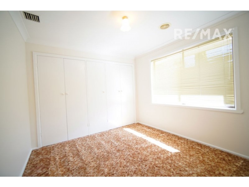 76 Balmoral Crescent, Lake Albert NSW 2650
