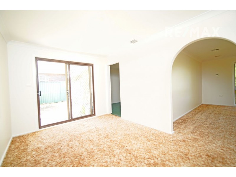 76 Balmoral Crescent, Lake Albert NSW 2650