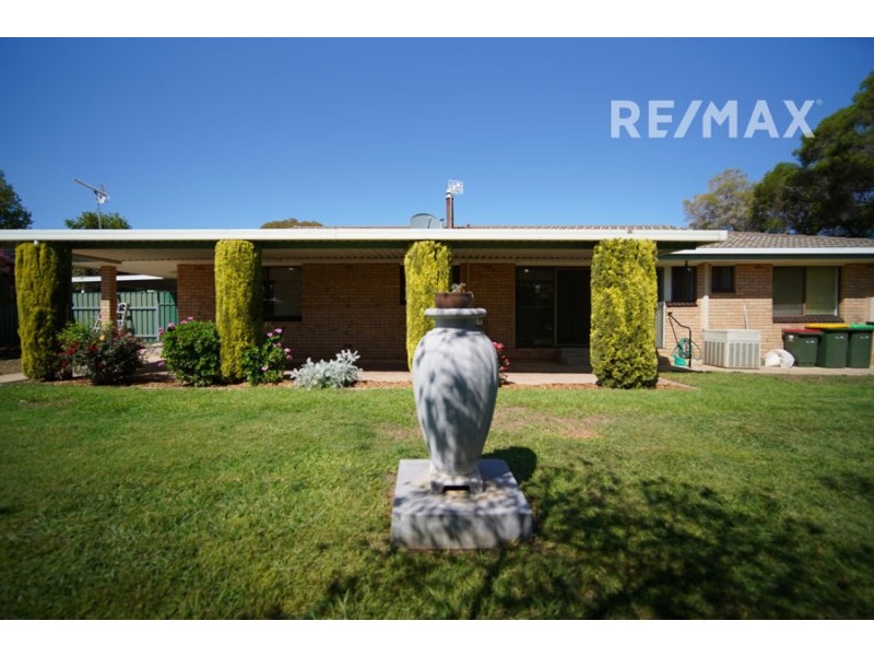 76 Balmoral Crescent, Lake Albert NSW 2650