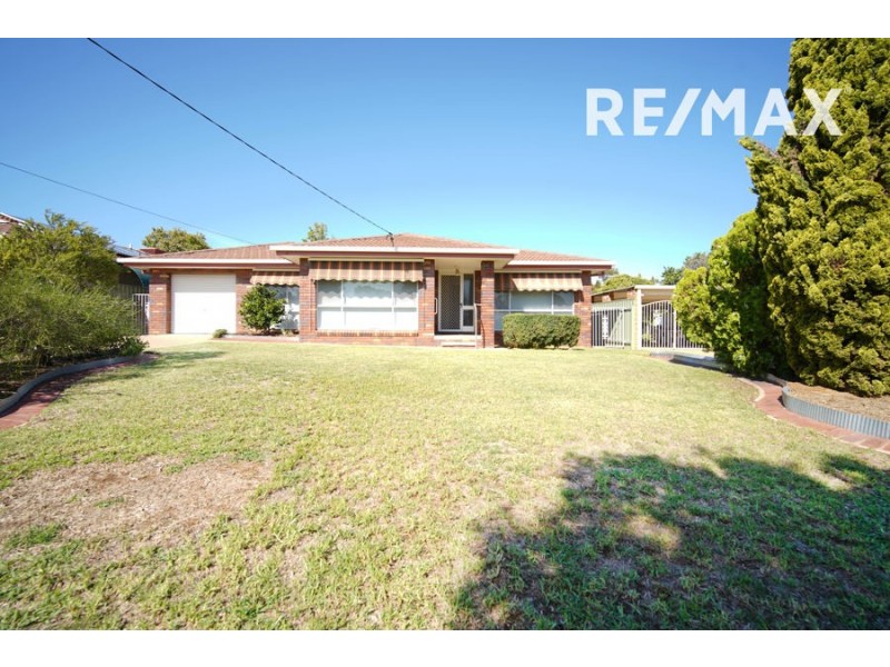 10 Azalea Place, Lake Albert NSW 2650