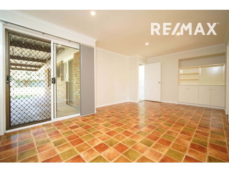 10 Azalea Place, Lake Albert NSW 2650