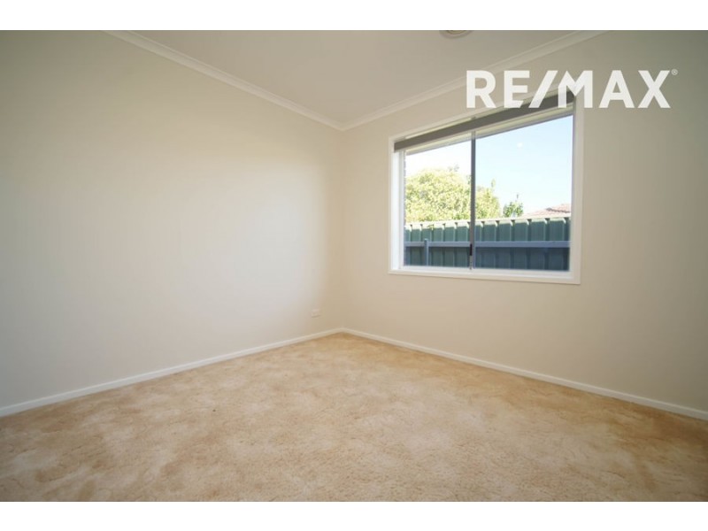 10 Azalea Place, Lake Albert NSW 2650
