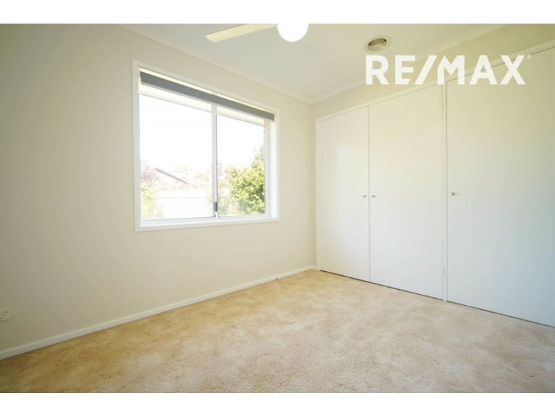 10 Azalea Place, Lake Albert NSW 2650