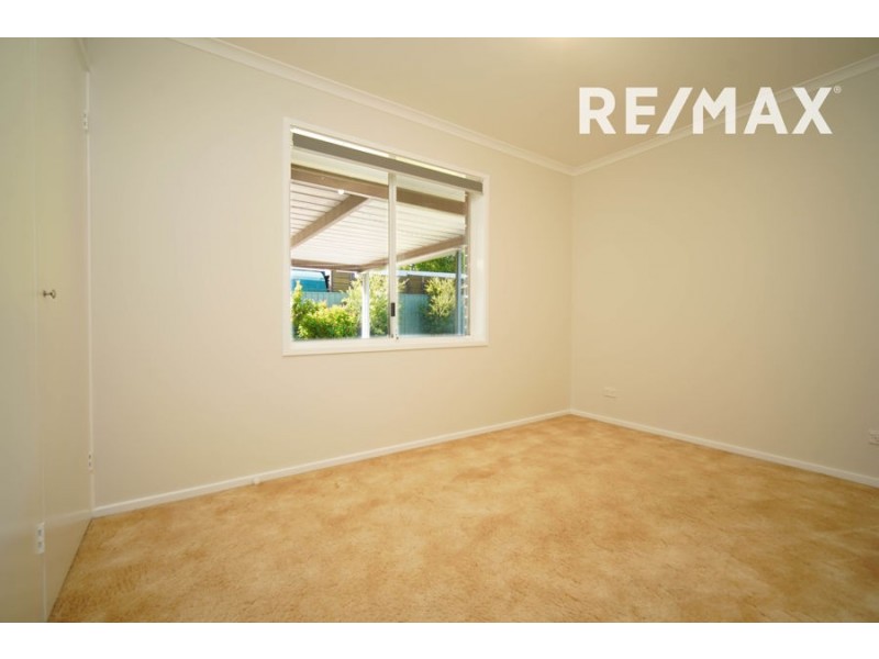 10 Azalea Place, Lake Albert NSW 2650