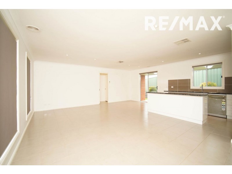 2/24 Hazelwood Drive, Forest Hill NSW 2651