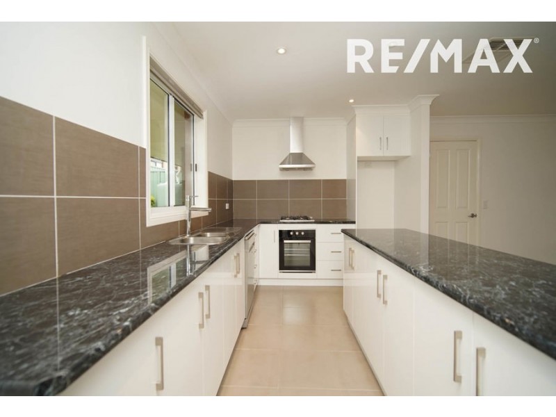 2/24 Hazelwood Drive, Forest Hill NSW 2651