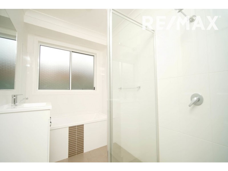 2/24 Hazelwood Drive, Forest Hill NSW 2651