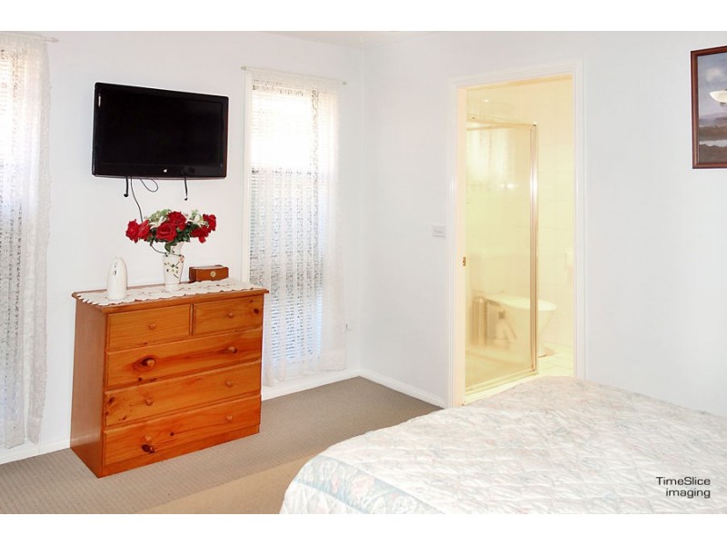 440 Lake Albert Road, Lake Albert NSW 2650