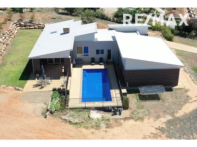 89 Riverview Drive, Moorong NSW 2650