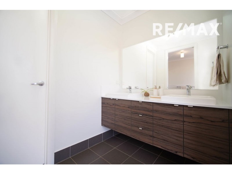 89 Riverview Drive, Moorong NSW 2650