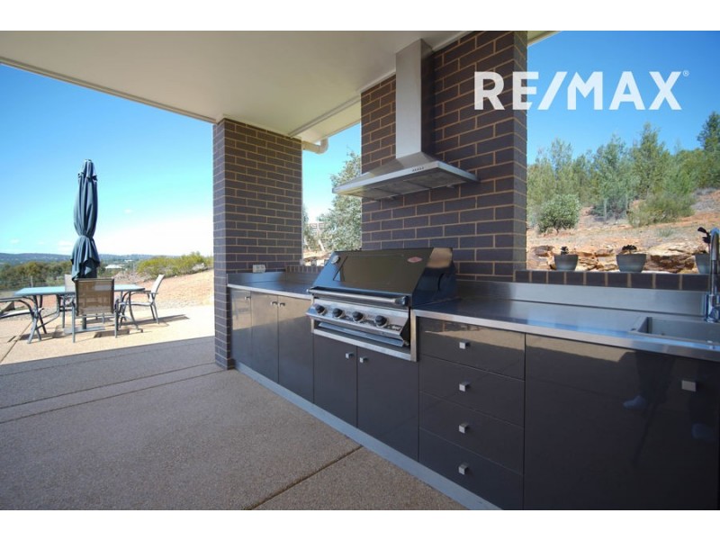 89 Riverview Drive, Moorong NSW 2650