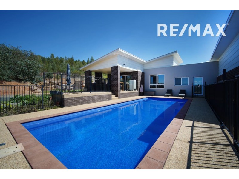 89 Riverview Drive, Moorong NSW 2650