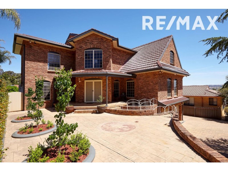 7 Allambie Way, Mount Austin NSW 2650