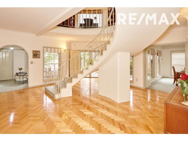 7 Allambie Way, Mount Austin NSW 2650