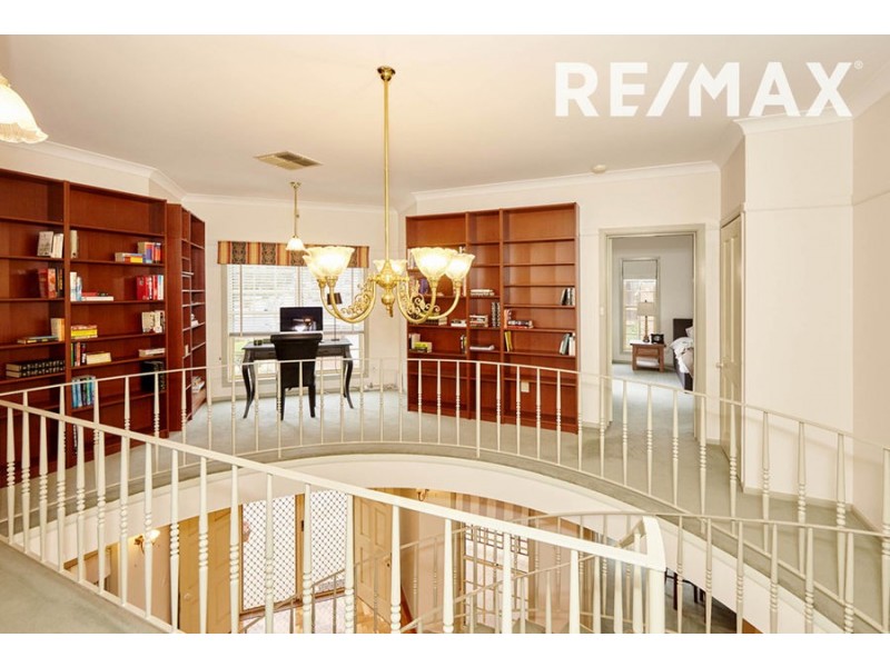 7 Allambie Way, Mount Austin NSW 2650