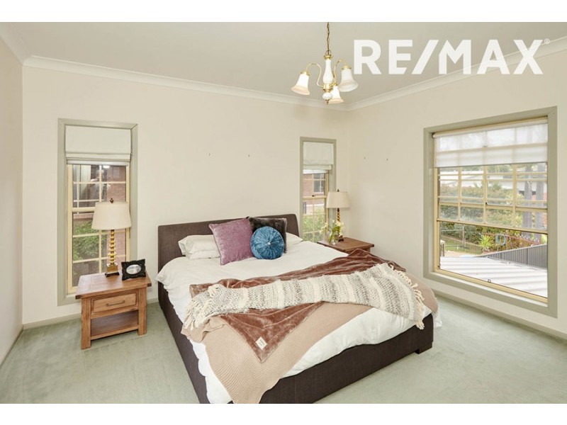 7 Allambie Way, Mount Austin NSW 2650