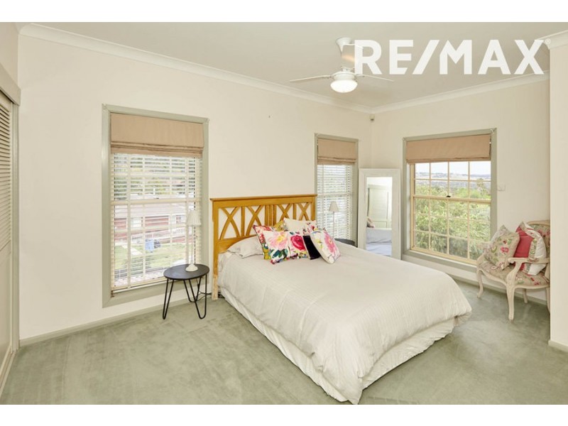 7 Allambie Way, Mount Austin NSW 2650