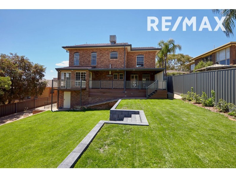 7 Allambie Way, Mount Austin NSW 2650