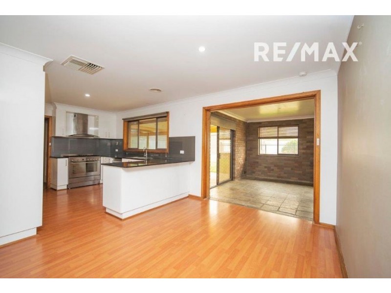 60 Graham Street, Lake Albert NSW 2650