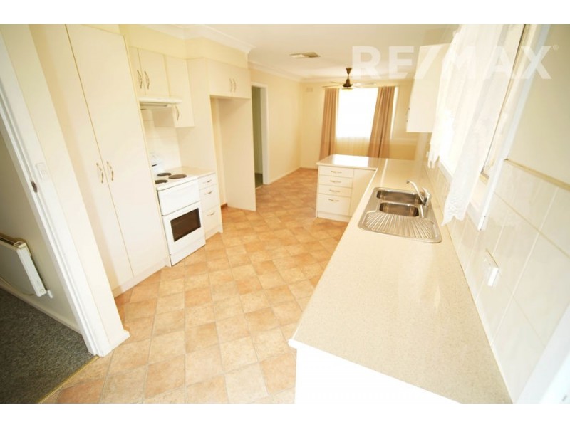 39 Nordlingen Drive, Tolland NSW 2650