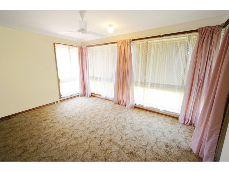 39 Nordlingen Drive, Tolland NSW 2650