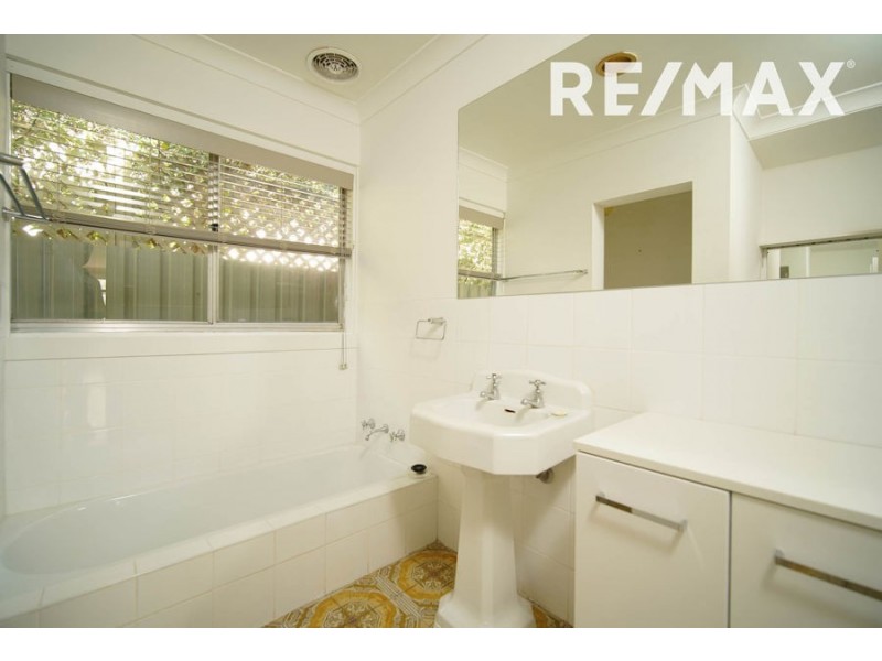 45 MacLeay Street, Turvey Park NSW 2650