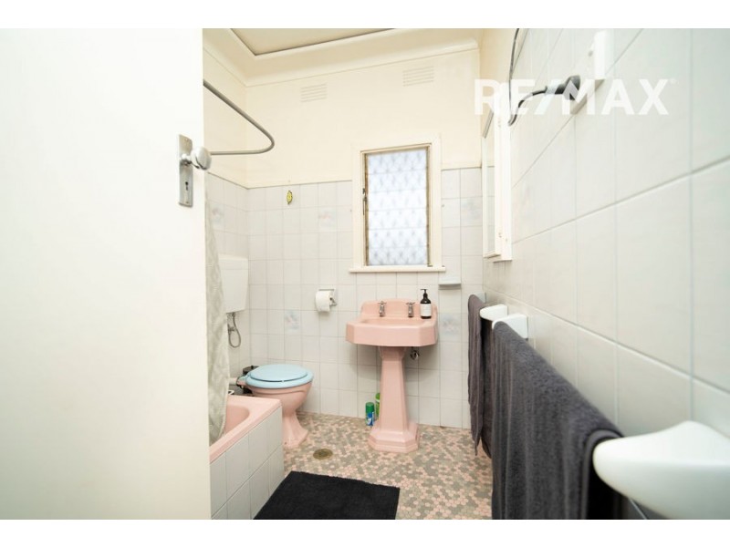 44 Heydon Avenue, Turvey Park NSW 2650