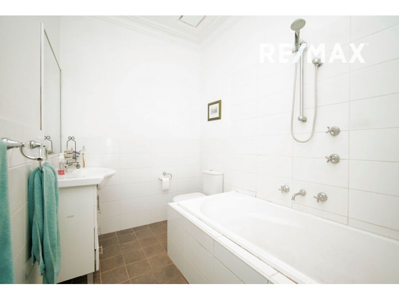 5 The Boulevard, Kooringal NSW 2650