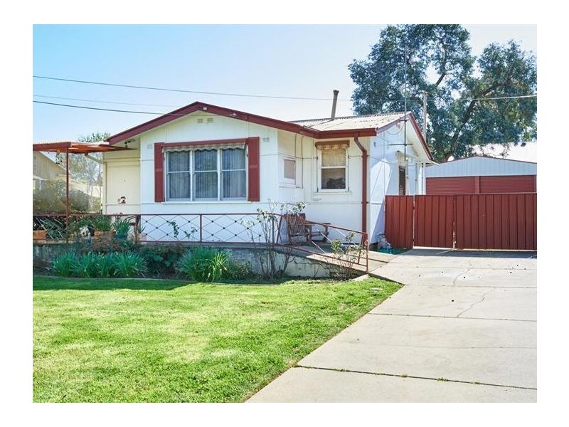 19 Castlereagh Avenue, Mount Austin NSW 2650