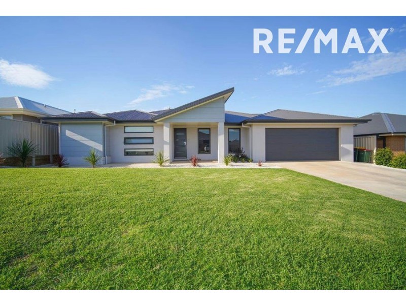 10 Mugga Street, Gobbagombalin NSW 2650