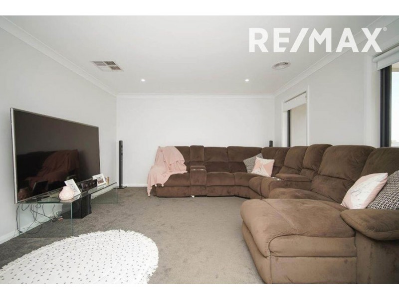 10 Mugga Street, Gobbagombalin NSW 2650