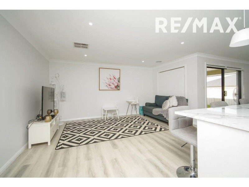 10 Mugga Street, Gobbagombalin NSW 2650
