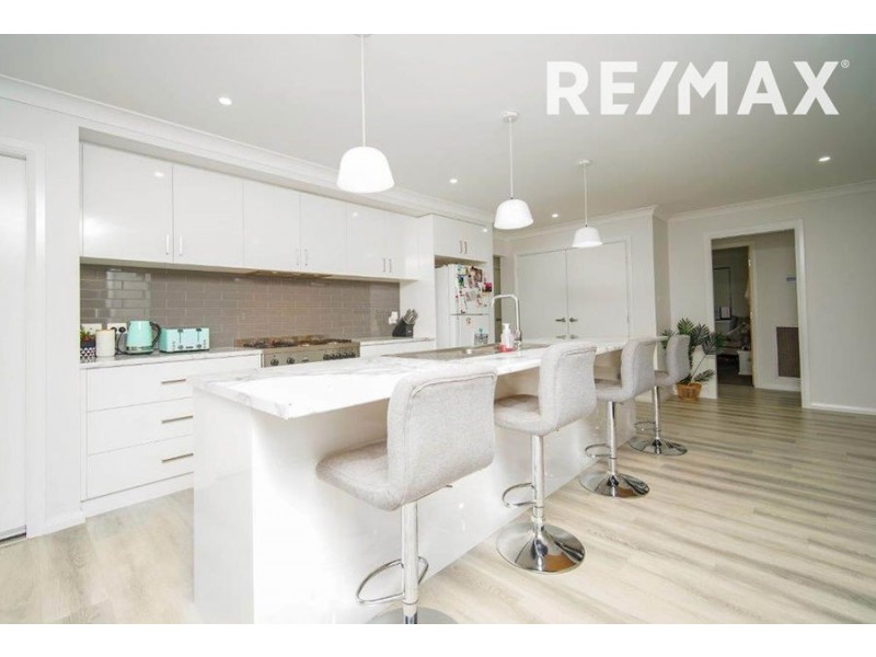 10 Mugga Street, Gobbagombalin NSW 2650