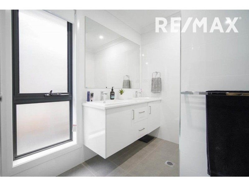 10 Mugga Street, Gobbagombalin NSW 2650