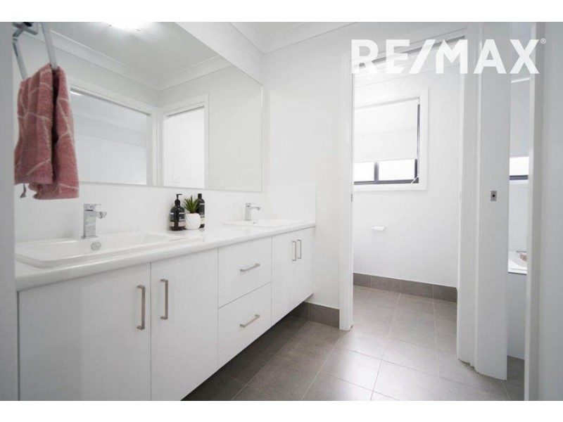 10 Mugga Street, Gobbagombalin NSW 2650