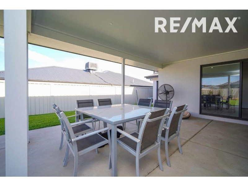 10 Mugga Street, Gobbagombalin NSW 2650