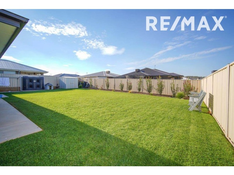 10 Mugga Street, Gobbagombalin NSW 2650