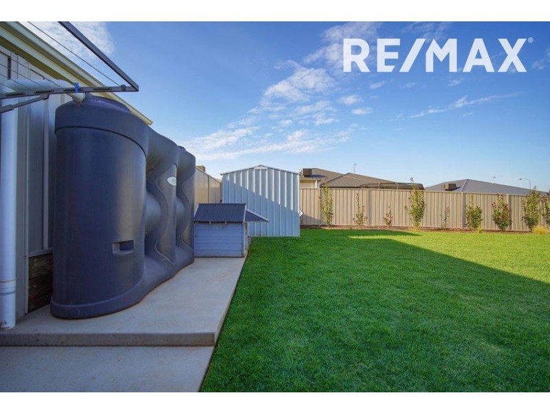 10 Mugga Street, Gobbagombalin NSW 2650