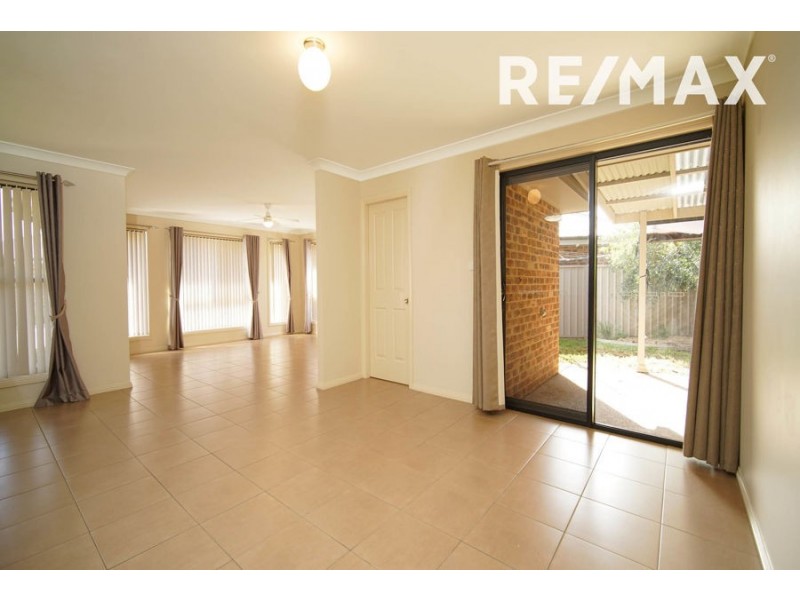 2/6 Yoogali Street, Glenfield Park NSW 2650