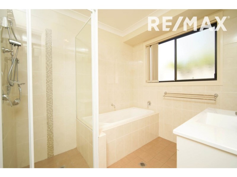 2/6 Yoogali Street, Glenfield Park NSW 2650