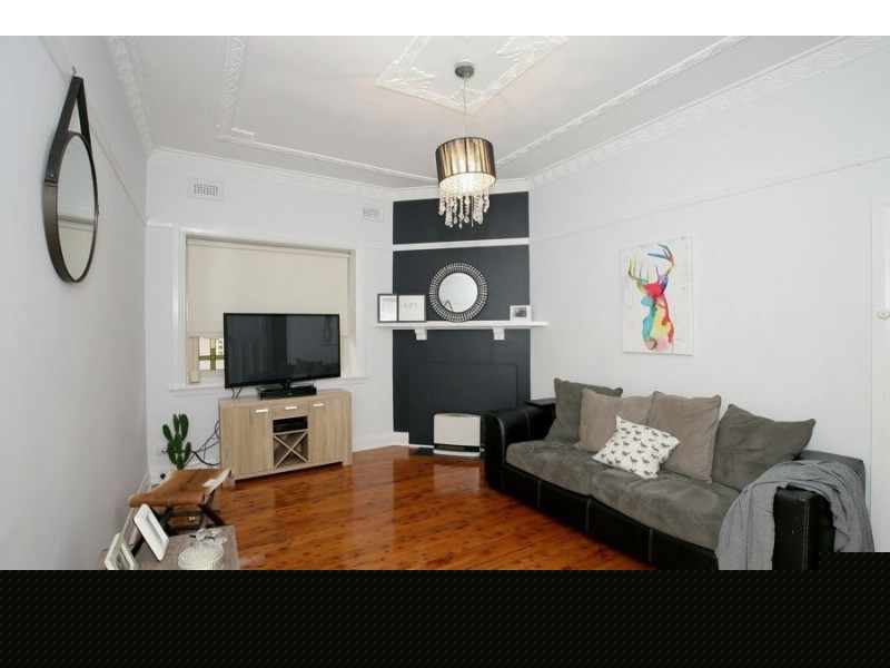 8 Macleay Street, Turvey Park NSW 2650