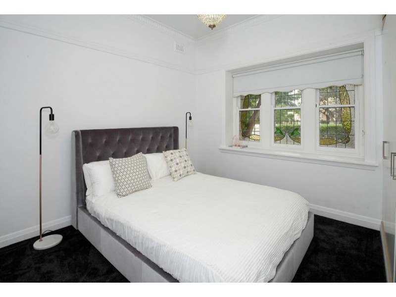 8 Macleay Street, Turvey Park NSW 2650