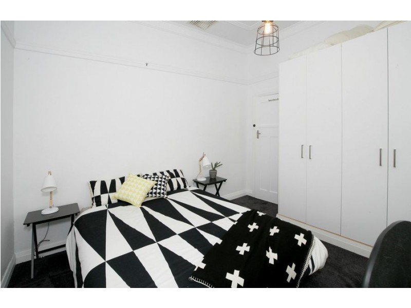 8 Macleay Street, Turvey Park NSW 2650