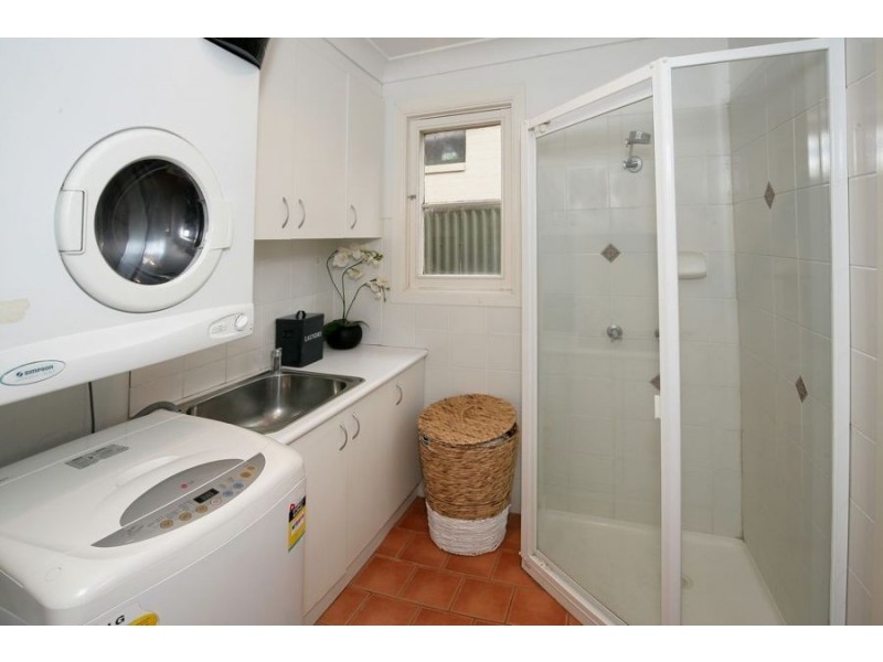 8 Macleay Street, Turvey Park NSW 2650