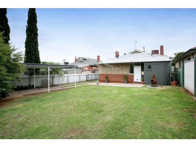 8 Macleay Street, Turvey Park NSW 2650