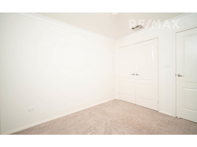 9 Glenrock Close, Bourkelands NSW 2650