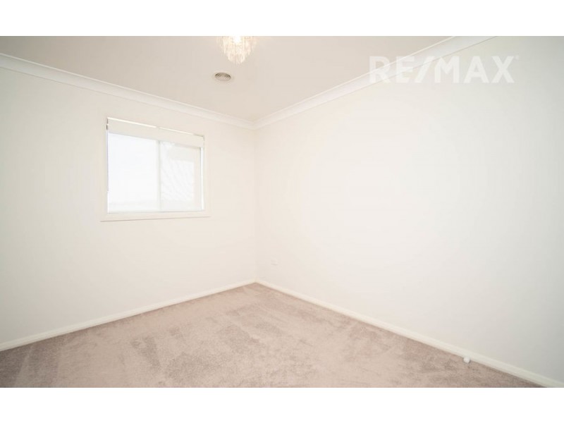 9 Glenrock Close, Bourkelands NSW 2650